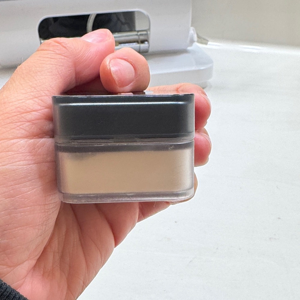 HUDA BEAUTY Pound Cake Baby Bake Loose Setting Powder - Picture 3 of 4